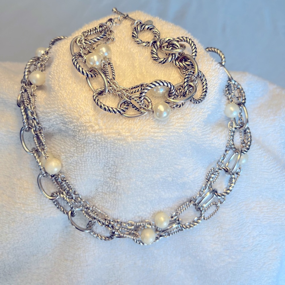 Silver rope and faux pearl necklace with matching bracelet.